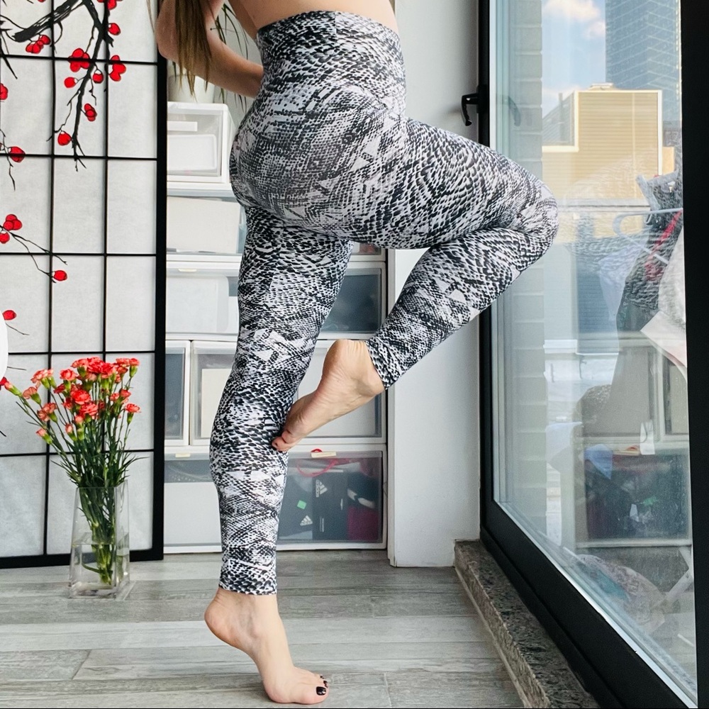 Liquido Snakeskins Tribal Geometry Pattern Skinny Women’s Leggings Yoga Pants